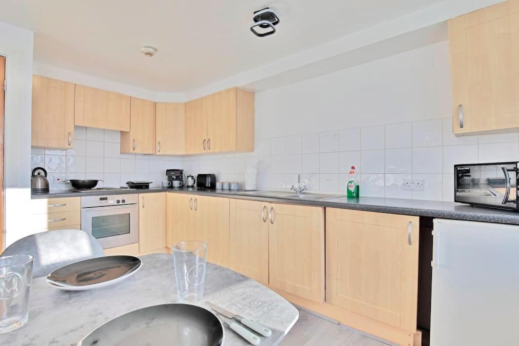 Appartement View - Free Parking - Sleeps 6 - Near Centre - By Nmb *
