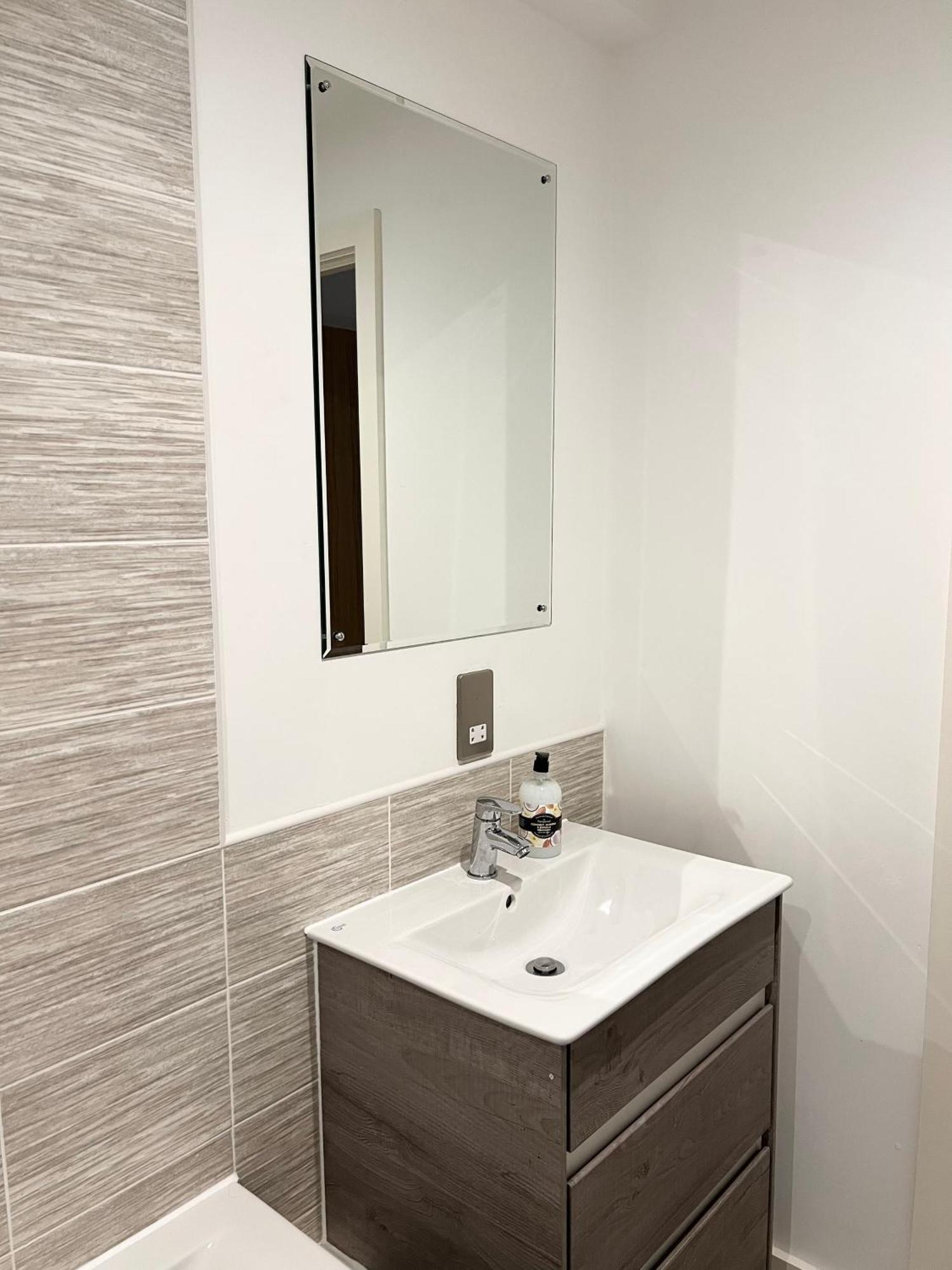 Luxury 2 King Size Beds & 2 Bathrooms Apartment