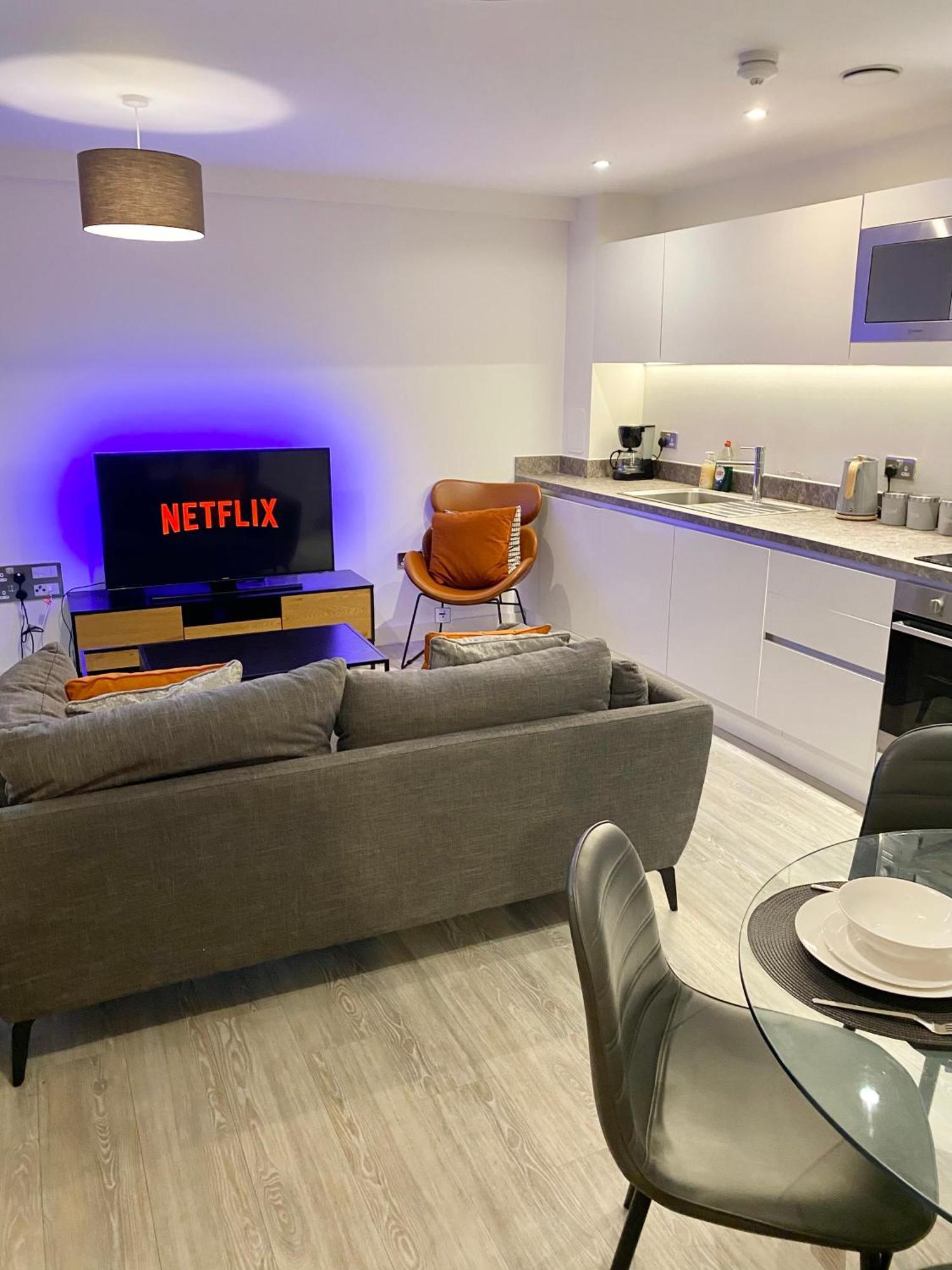 Luxury 2 King Size Beds & 2 Bathrooms Apartment
