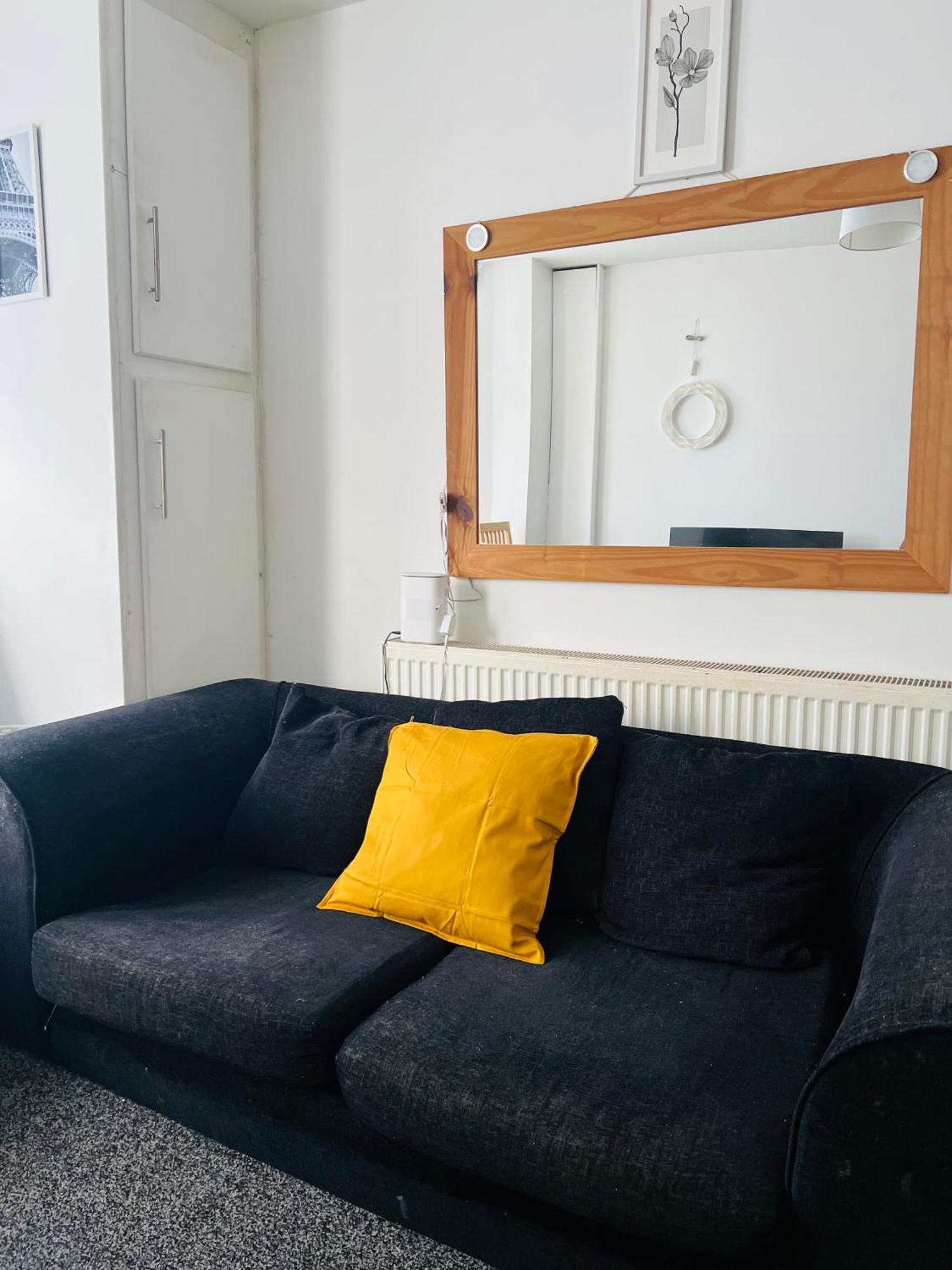 One-bedroom Flat Apartment