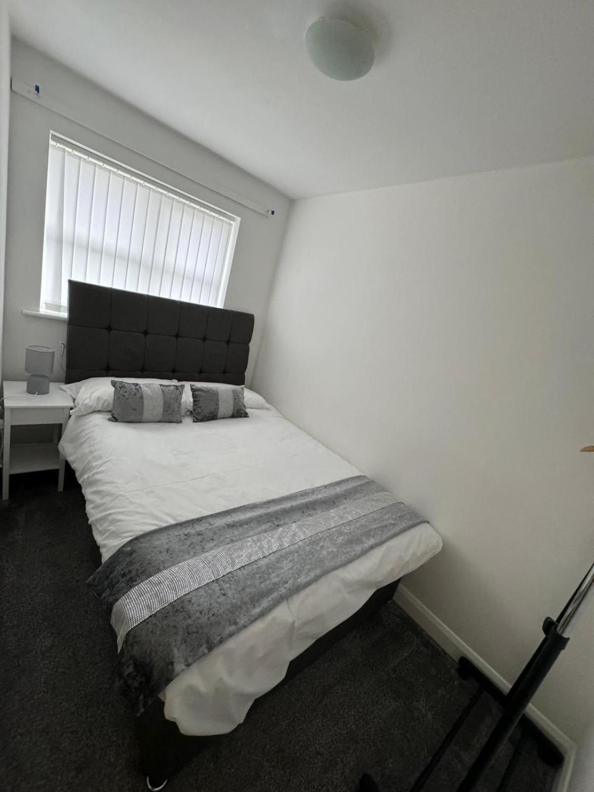 Sleeps5-netflix-parking-near Centre-etihad-coop Live Holiday home Manchester