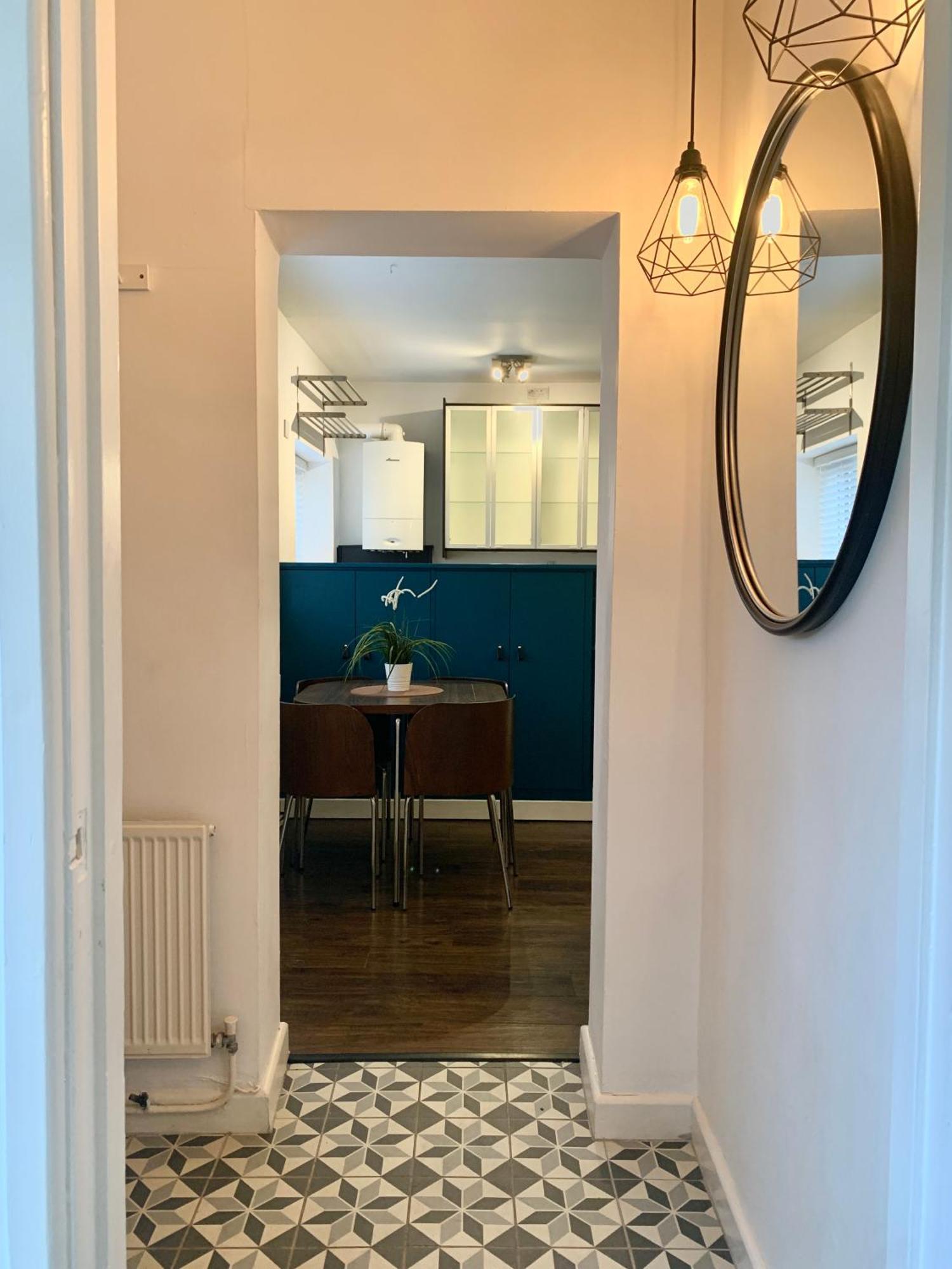 Didsbury Failte Apts - 3 Mins To The Christie's - Ground Floor - Free Parking