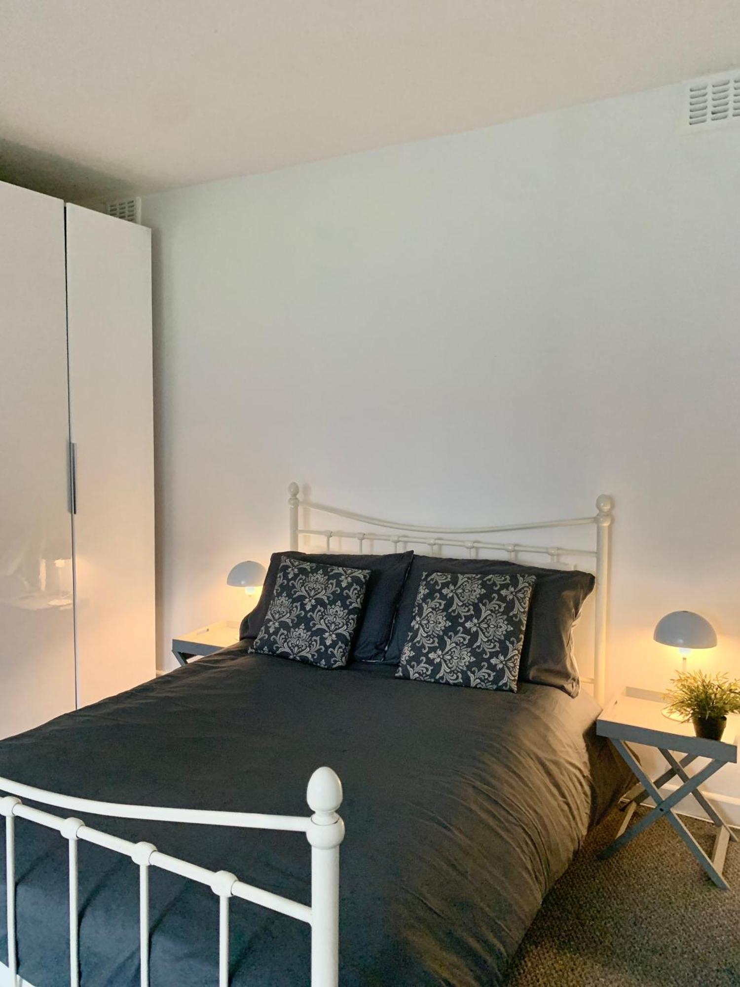Didsbury Failte Apts - 3 Mins To The Christie's - Ground Floor - Free Parking Apartment *