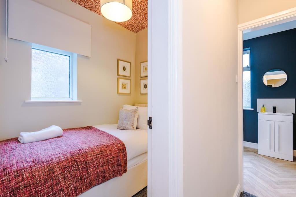 Holiday home Salford Sanctuary 5 Bed House *