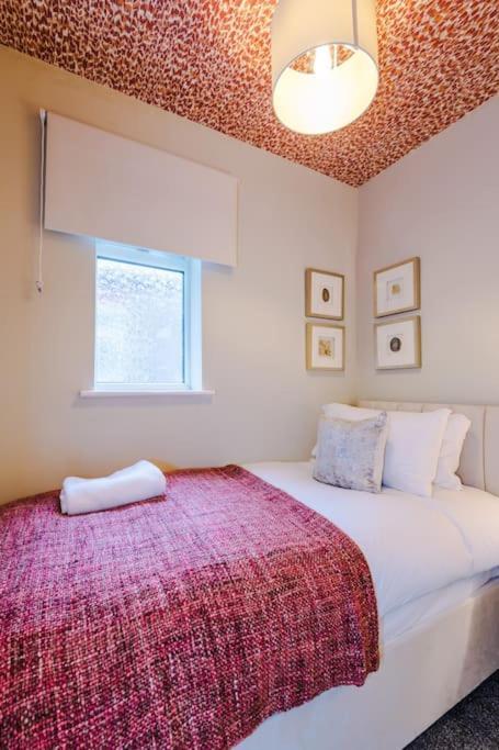 Salford Sanctuary 5 Bed House Holiday home *