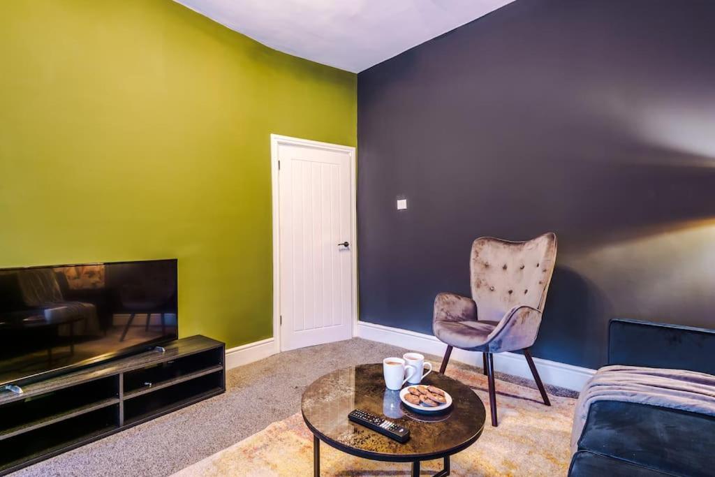 Salford Sanctuary 5 Bed House Holiday home