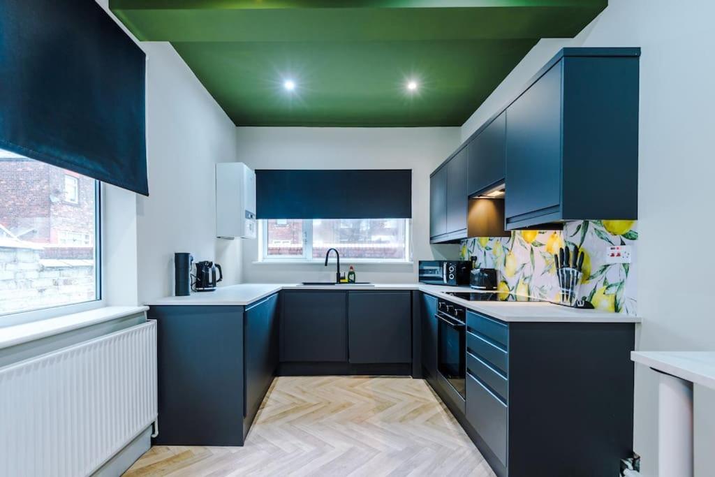 Salford Sanctuary 5 Bed House Holiday home *