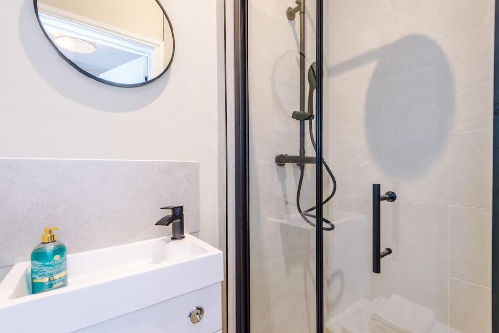 Holiday home Salford Sanctuary 5 Bed House