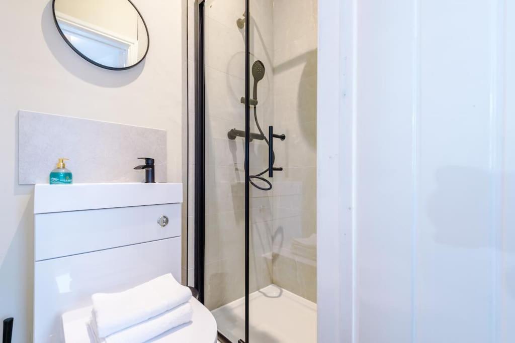 Salford Sanctuary 5 Bed House Vakantiehuis