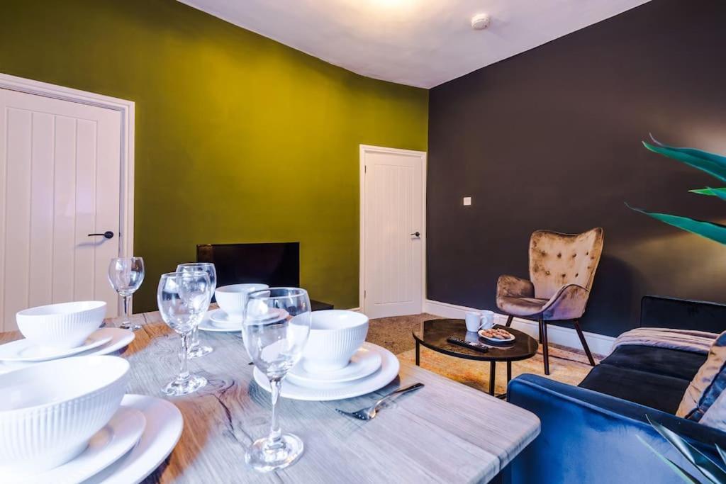 Salford Sanctuary 5 Bed House *