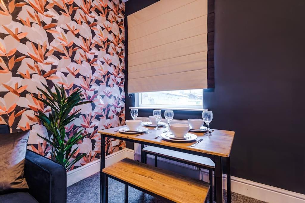 Salford Sanctuary 5 Bed House Holiday home *