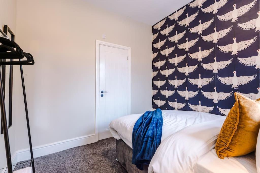 Salford Sanctuary 5 Bed House Holiday home