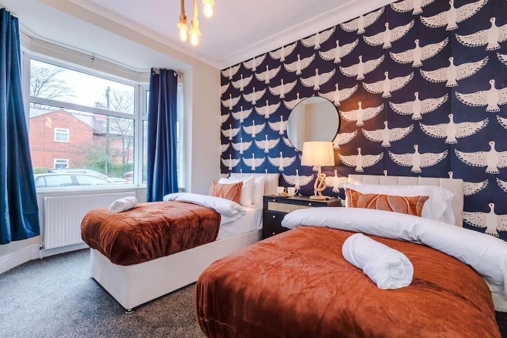 Salford Sanctuary 5 Bed House Holiday home *