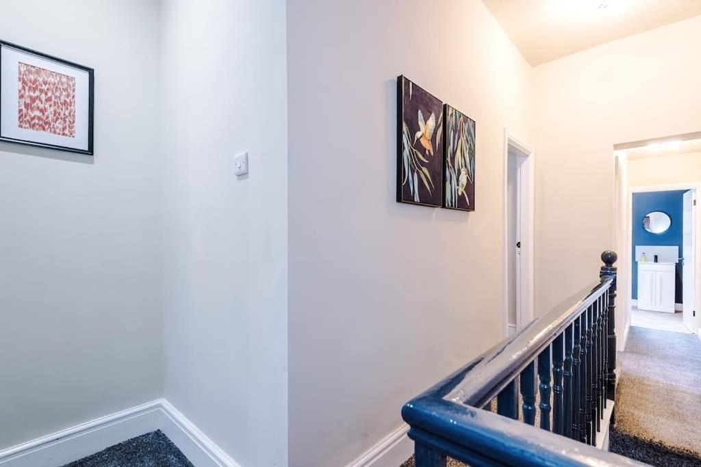 Salford Sanctuary 5 Bed House * Manchester