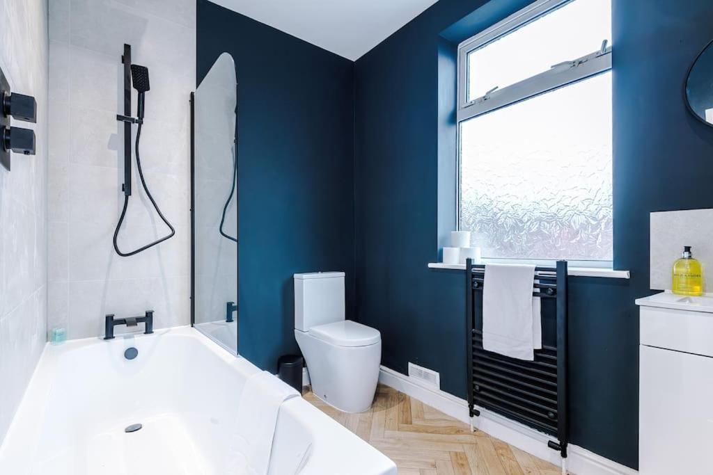 Salford Sanctuary 5 Bed House *
