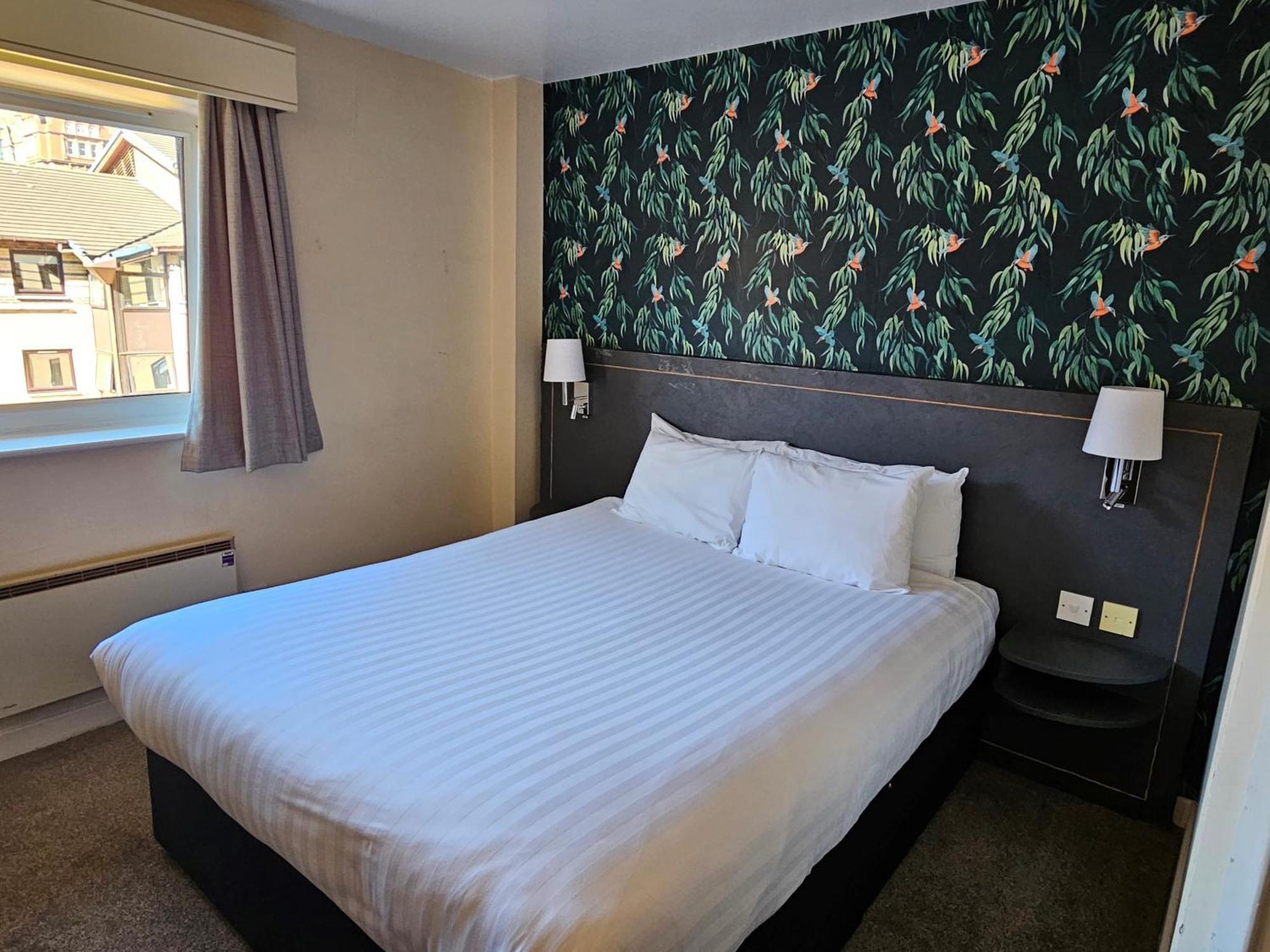 Pendulum Hotel 3*