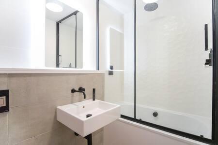 Townhaus West By The Heim Residences