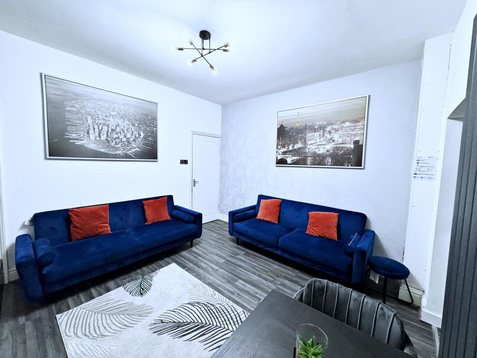Large 4 Bedroom Townhouse With Free Parking Near Mcr Center Apartment Manchester
