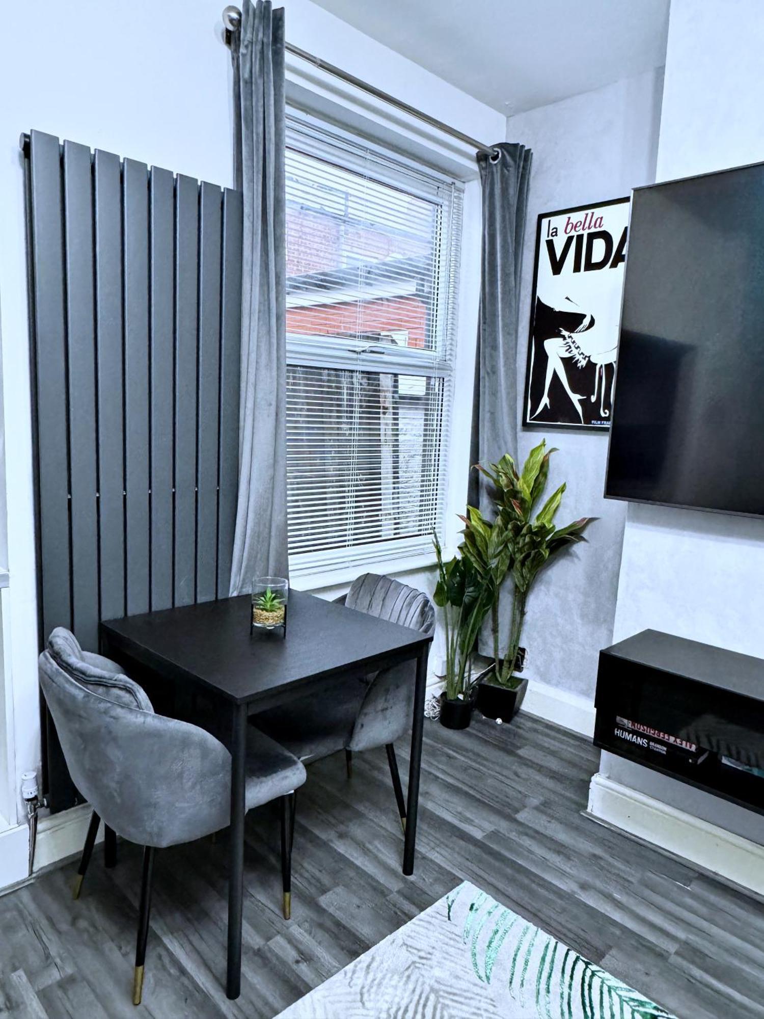 Large 4 Bedroom Townhouse With Free Parking Near Mcr Center * Manchester