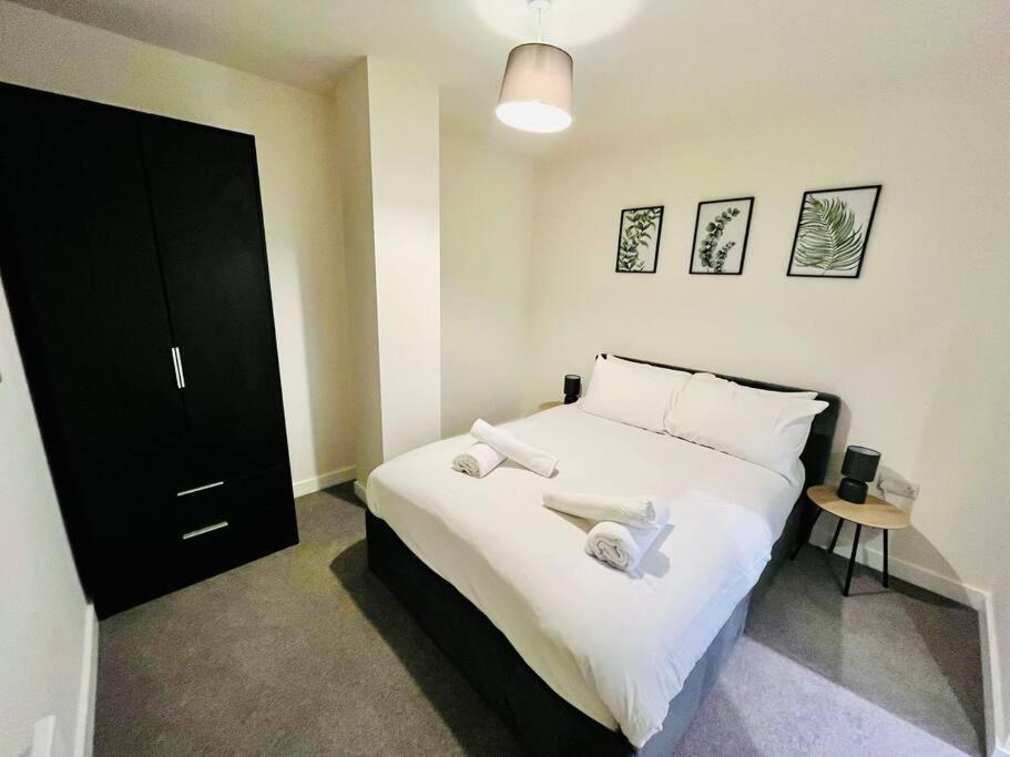 Apartment Prime Location: One Bed In Old Trafford *