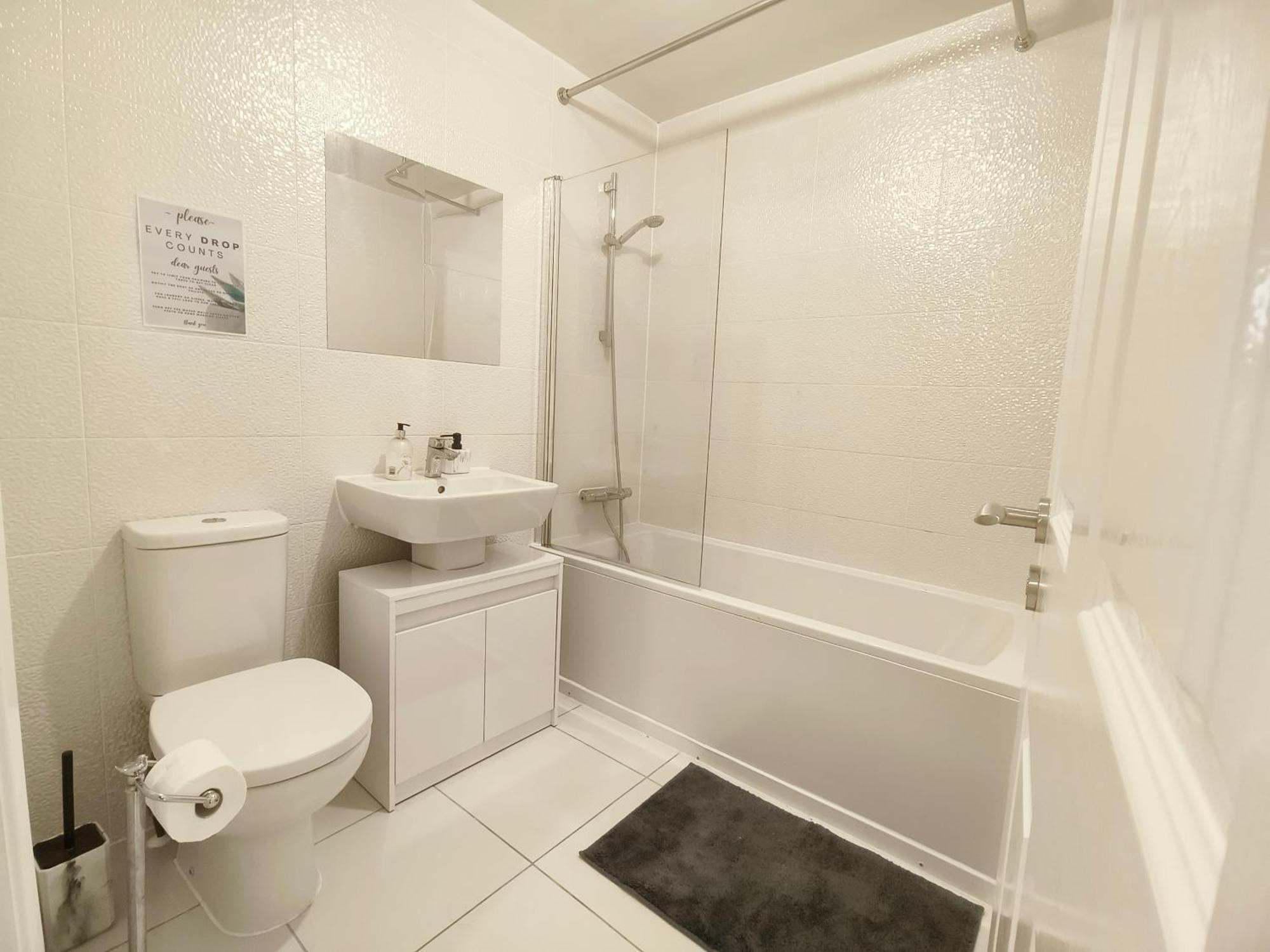 Shared House - 10 Mins From Piccadilly Station/man Uni/o2 Apollo Homestay Manchester