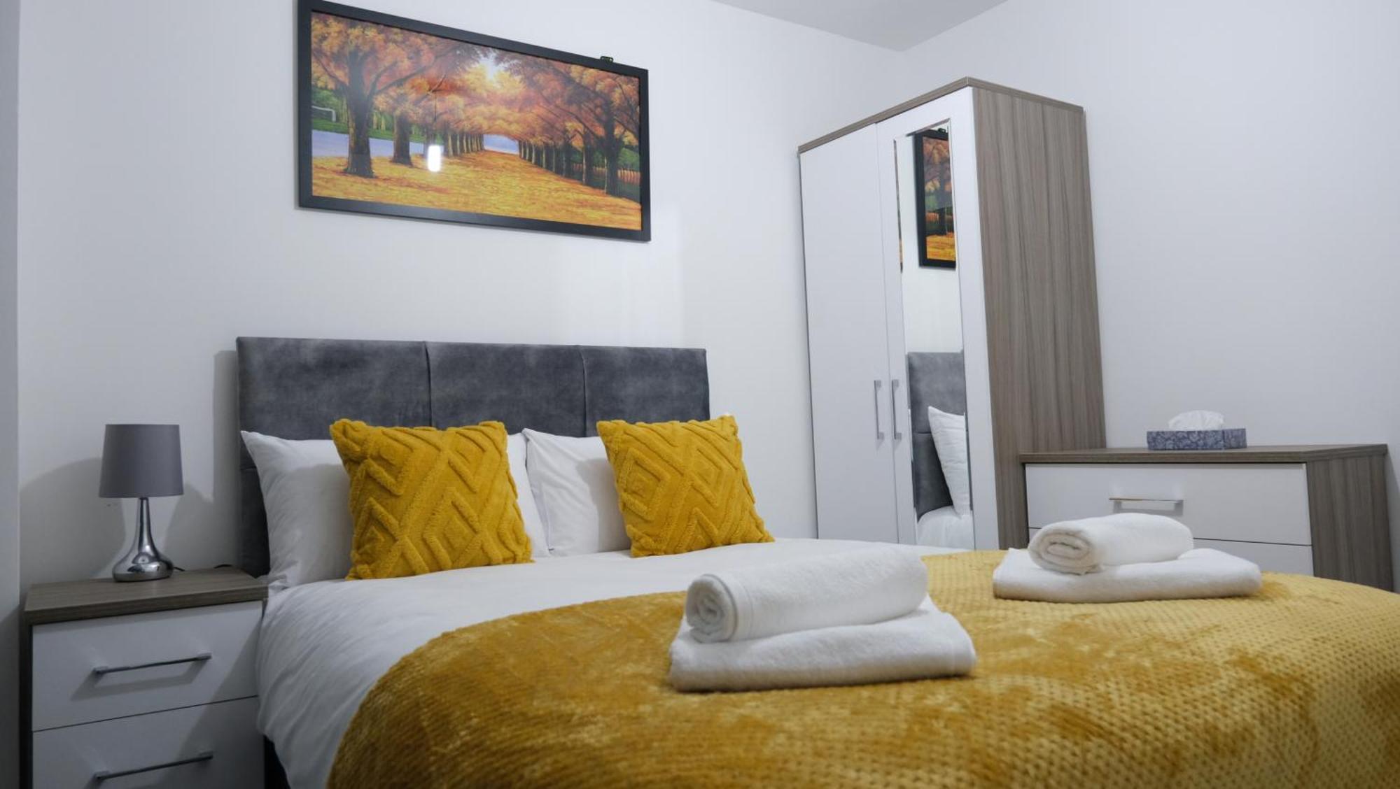 3-bedroom Semi Near Etihad Football Stadium, Tourist Attractions, Centre And Transport Links - Sky N Netflix * Manchester