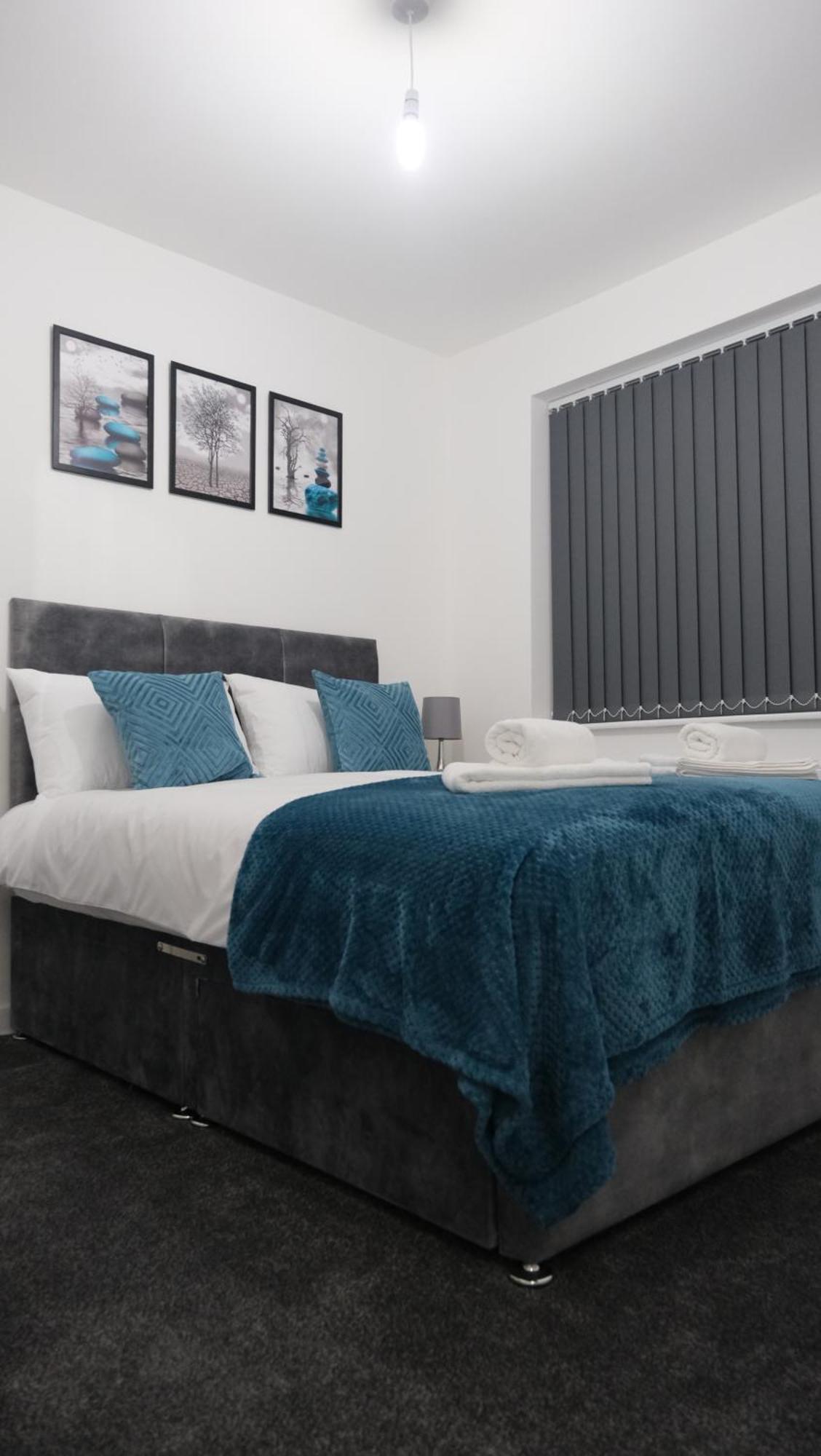 Holiday home 3-bedroom Semi Near Etihad Football Stadium, Tourist Attractions, Centre And Transport Links - Sky N Netflix