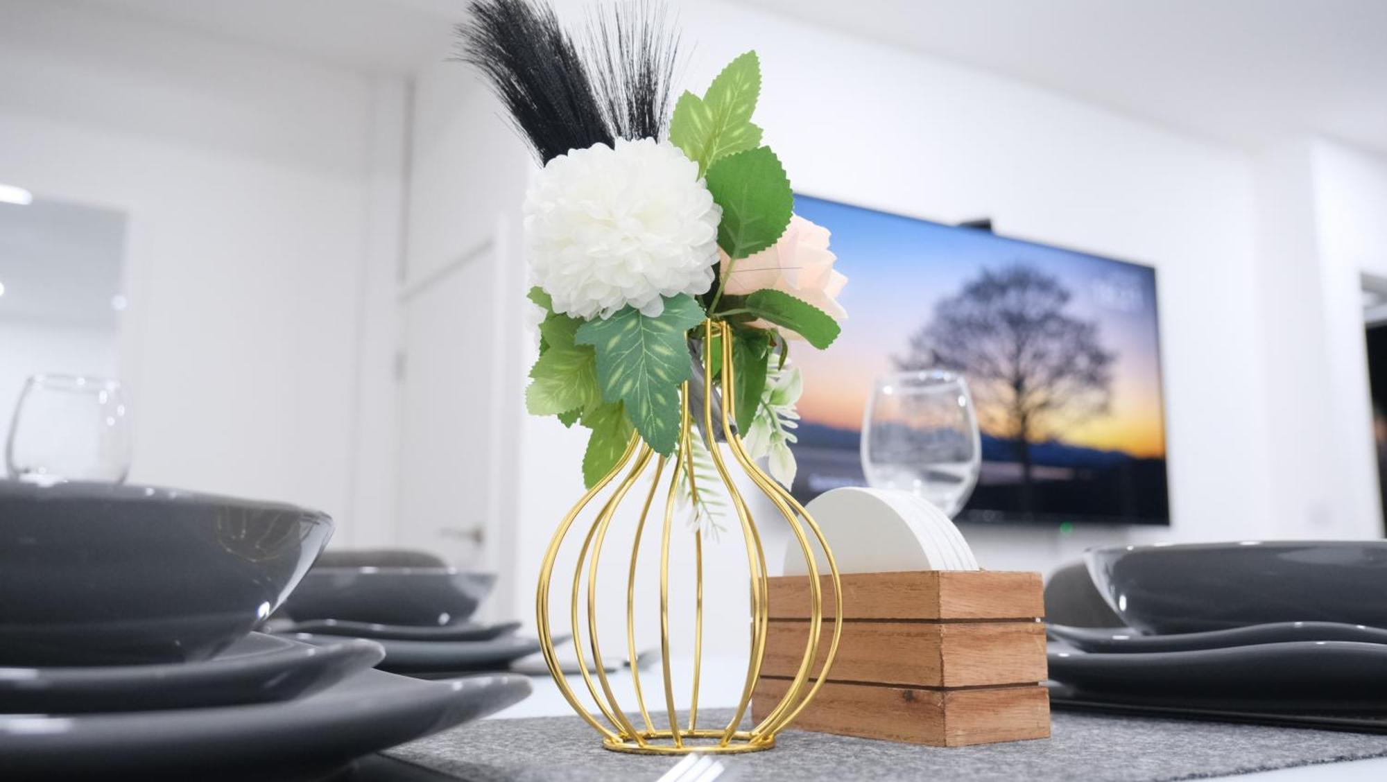 Holiday home 3-bedroom Semi Near Etihad Football Stadium, Tourist Attractions, Centre And Transport Links - Sky N Netflix *