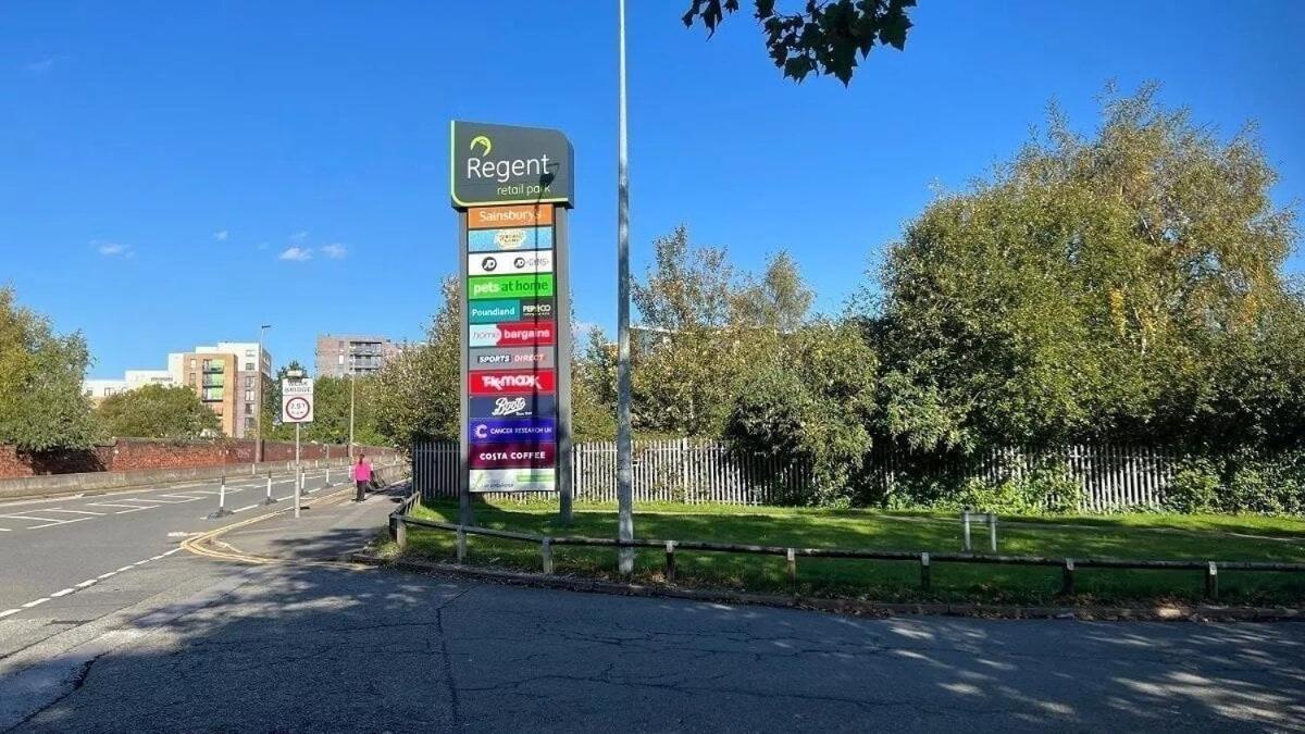 Relaxing 1-bed Flat In Salford With Street Parking Apartment