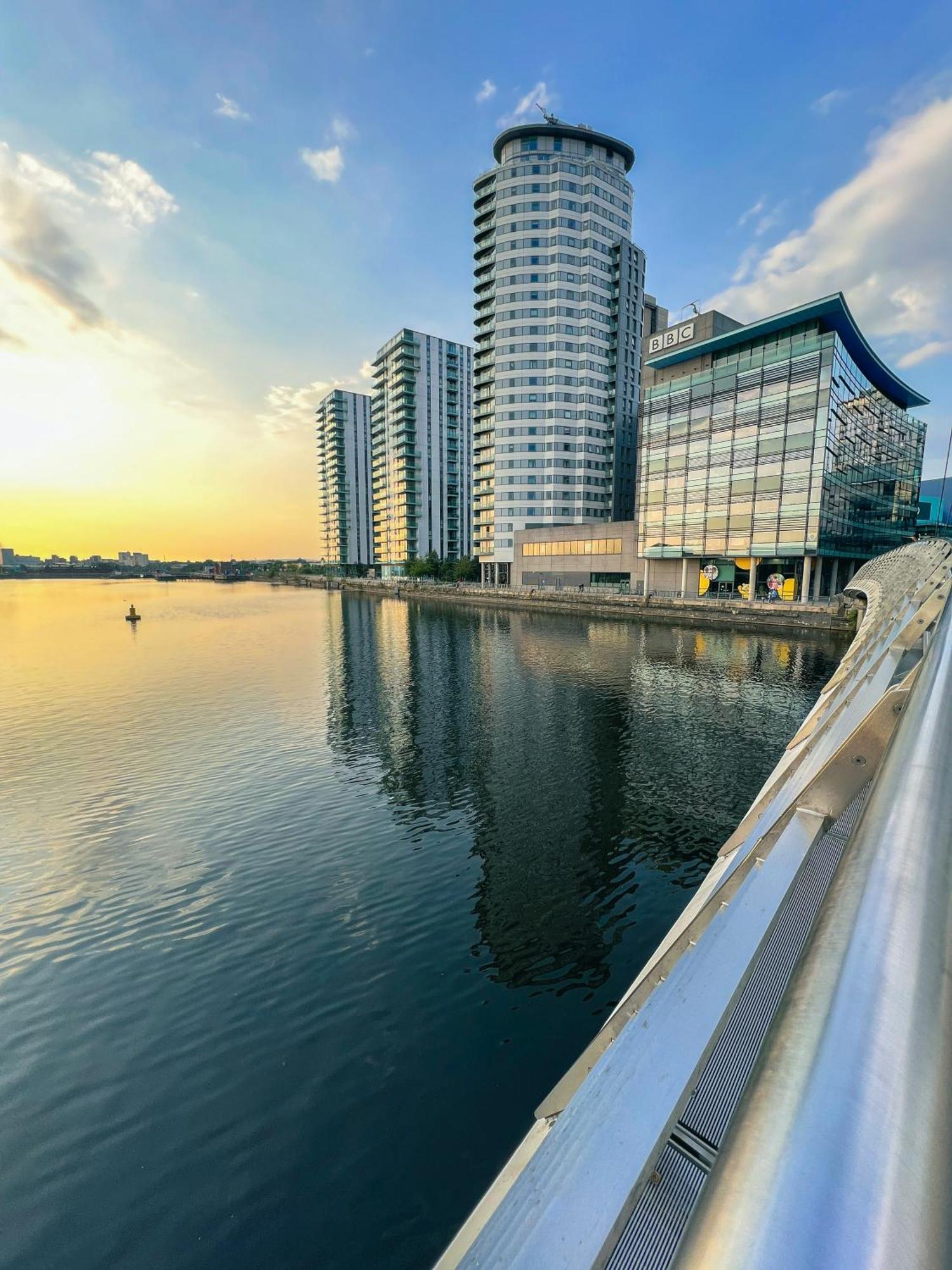 Relaxing 1-bed Flat In Salford With Street Parking Apartment *