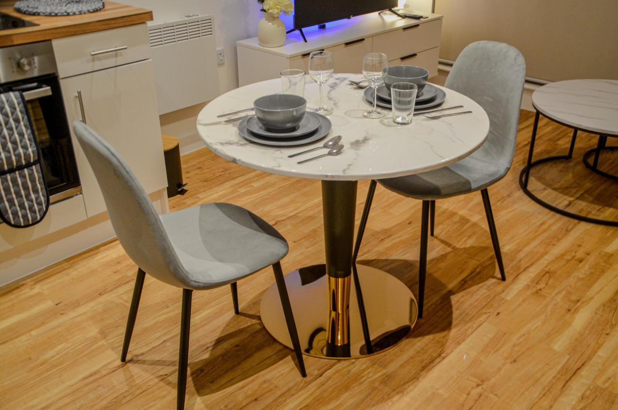 1 Bedroom Flat In Apartment