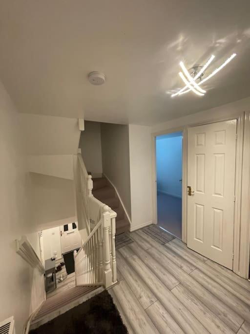Spacious & Lovely 4 Bedroom In *