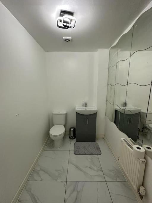 Spacious & Lovely 4 Bedroom In *