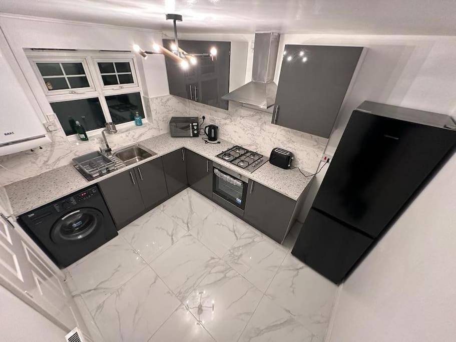 Spacious & Lovely 4 Bedroom In Manchester