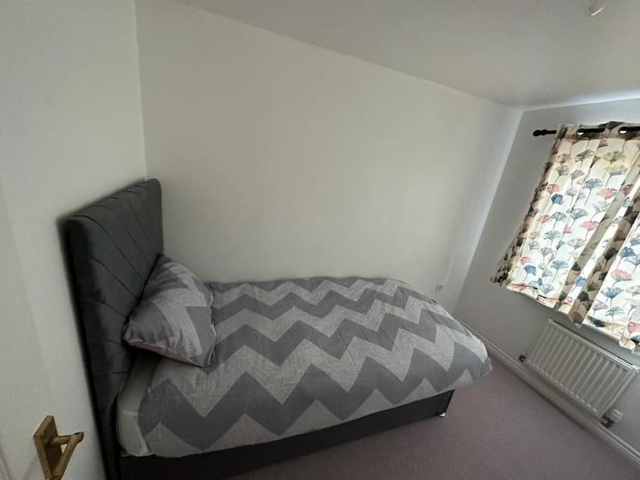 Spacious & Lovely 4 Bedroom In *