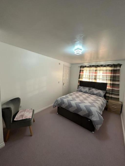Spacious & Lovely 4 Bedroom In Holiday home