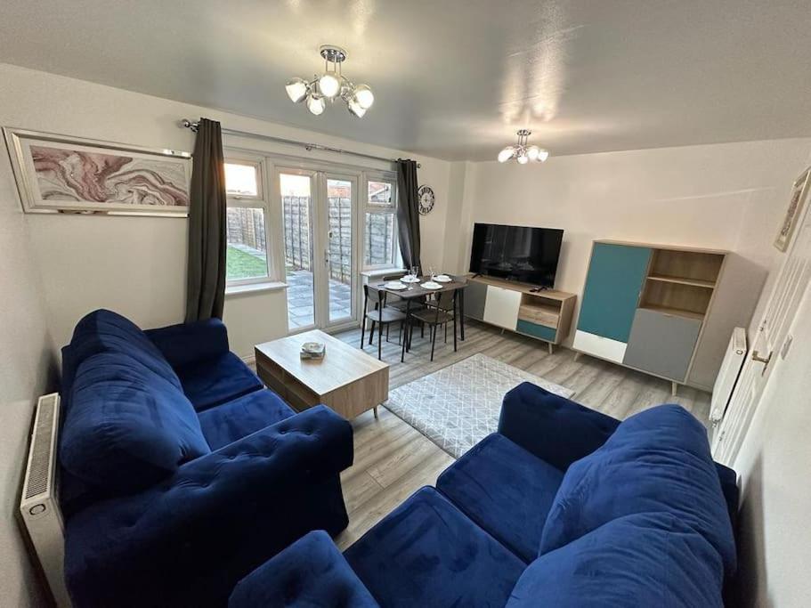 Holiday home Spacious & Lovely 4 Bedroom In