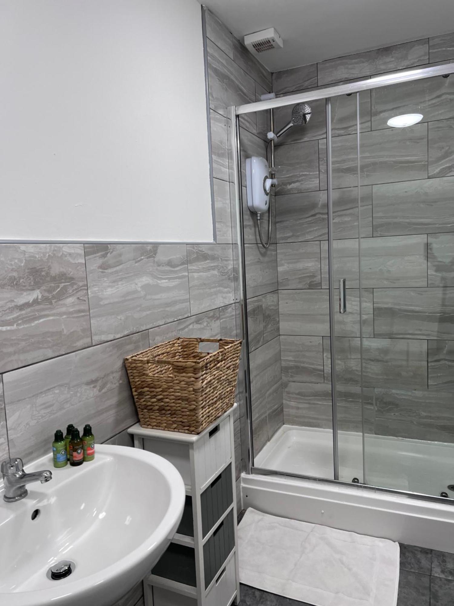Luxury 2 Bed At Seymour Grove *