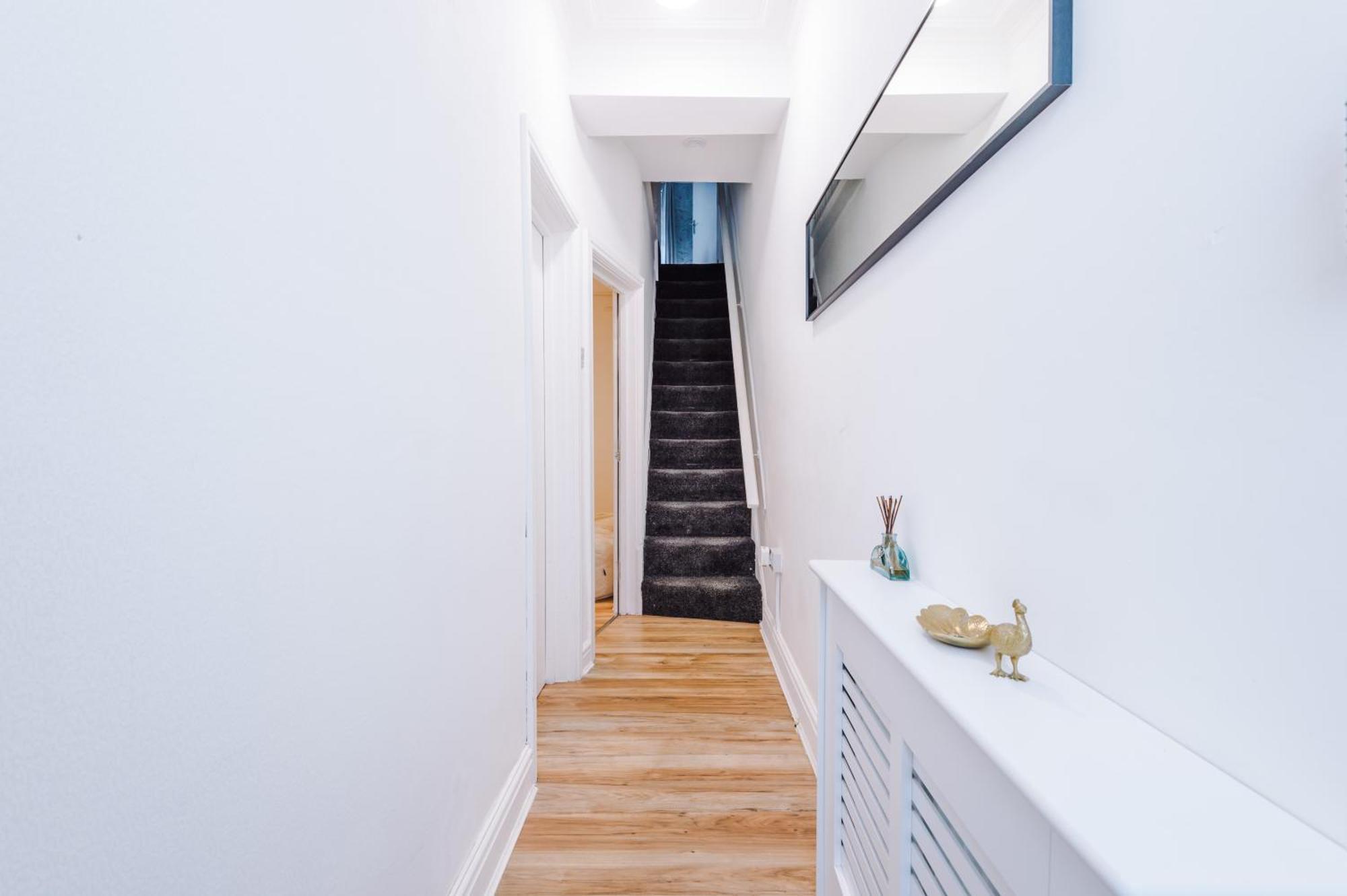 4 Bed Victorian Home, 15 Mins To Centre, Free Parking * Manchester