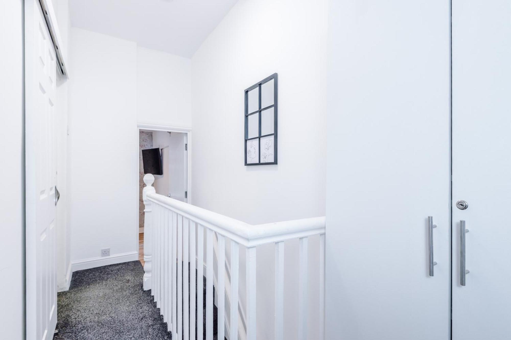 4 Bed Victorian Home, 15 Mins To Centre, Free Parking Vakantiehuis