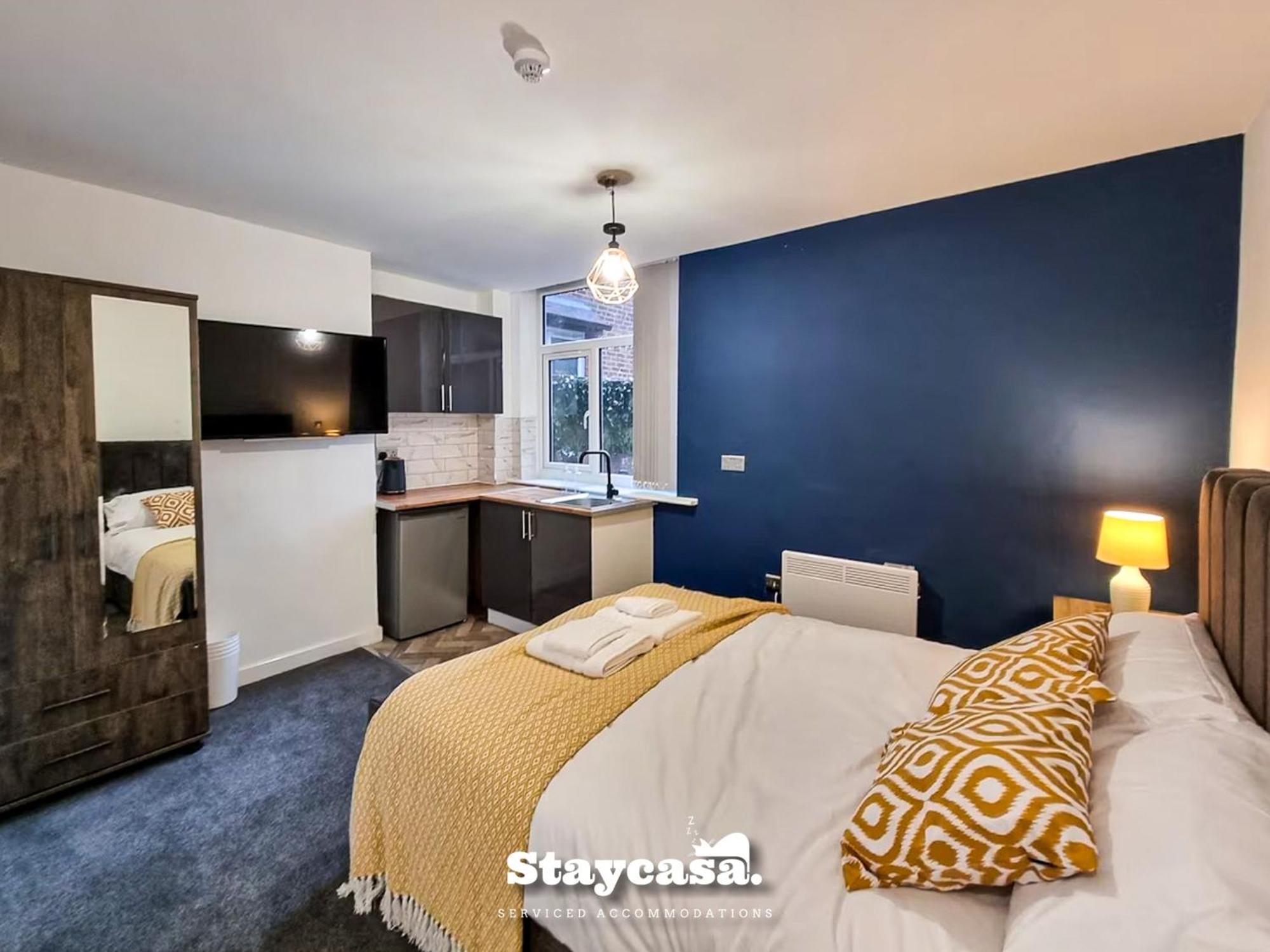 Delightful Spacious Haven With Large Driveway Vakantiehuis Manchester