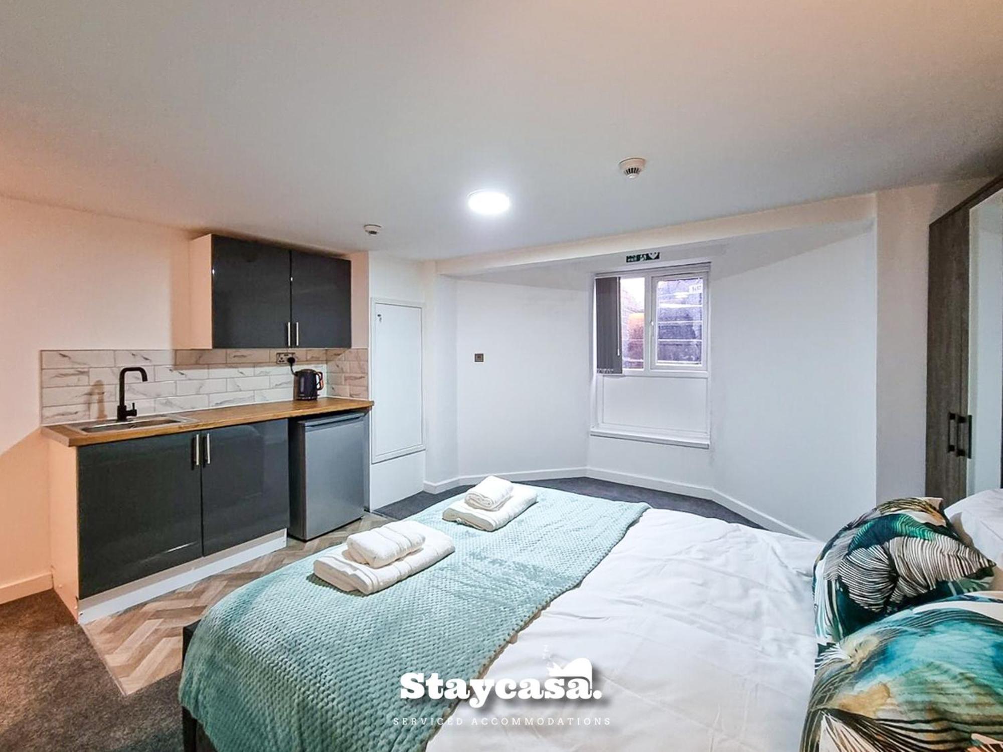 Delightful Spacious Haven With Large Driveway