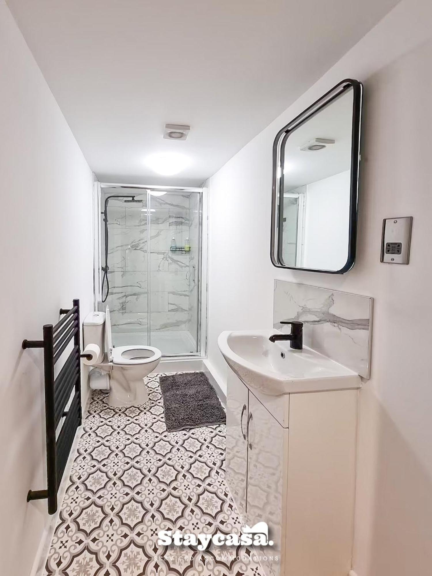 Delightful Spacious Haven With Large Driveway Vakantiehuis Manchester