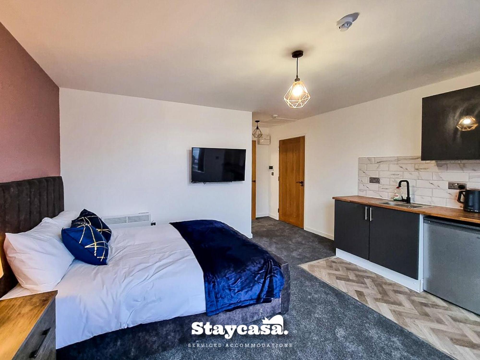 Delightful Spacious Haven With Large Driveway Manchester