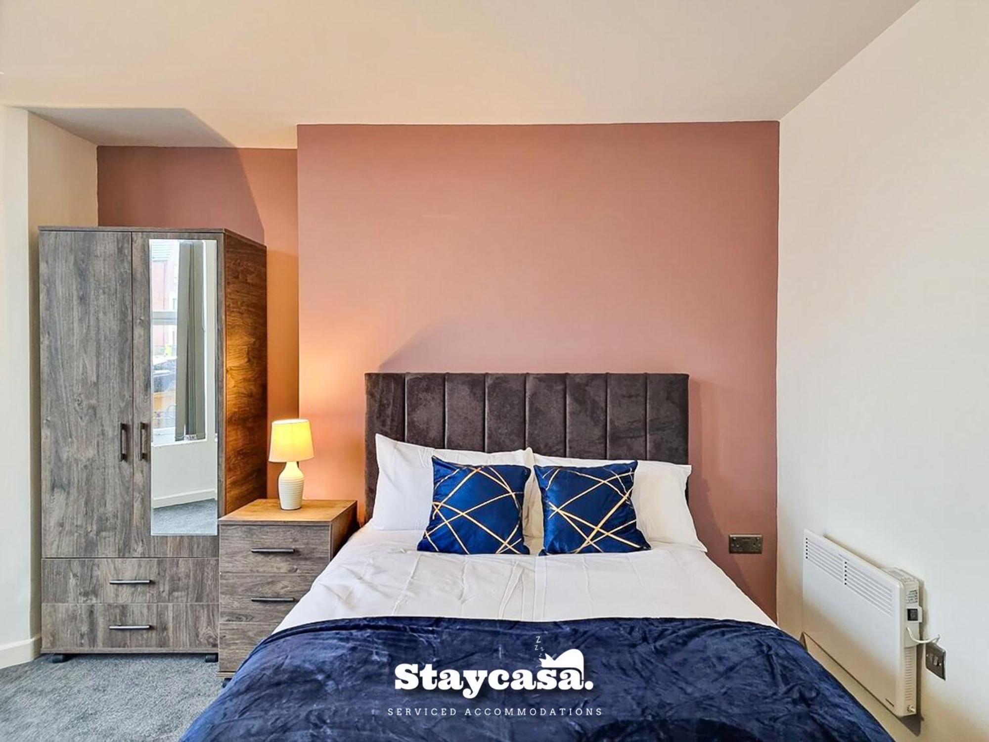 Delightful Spacious Haven With Large Driveway Manchester