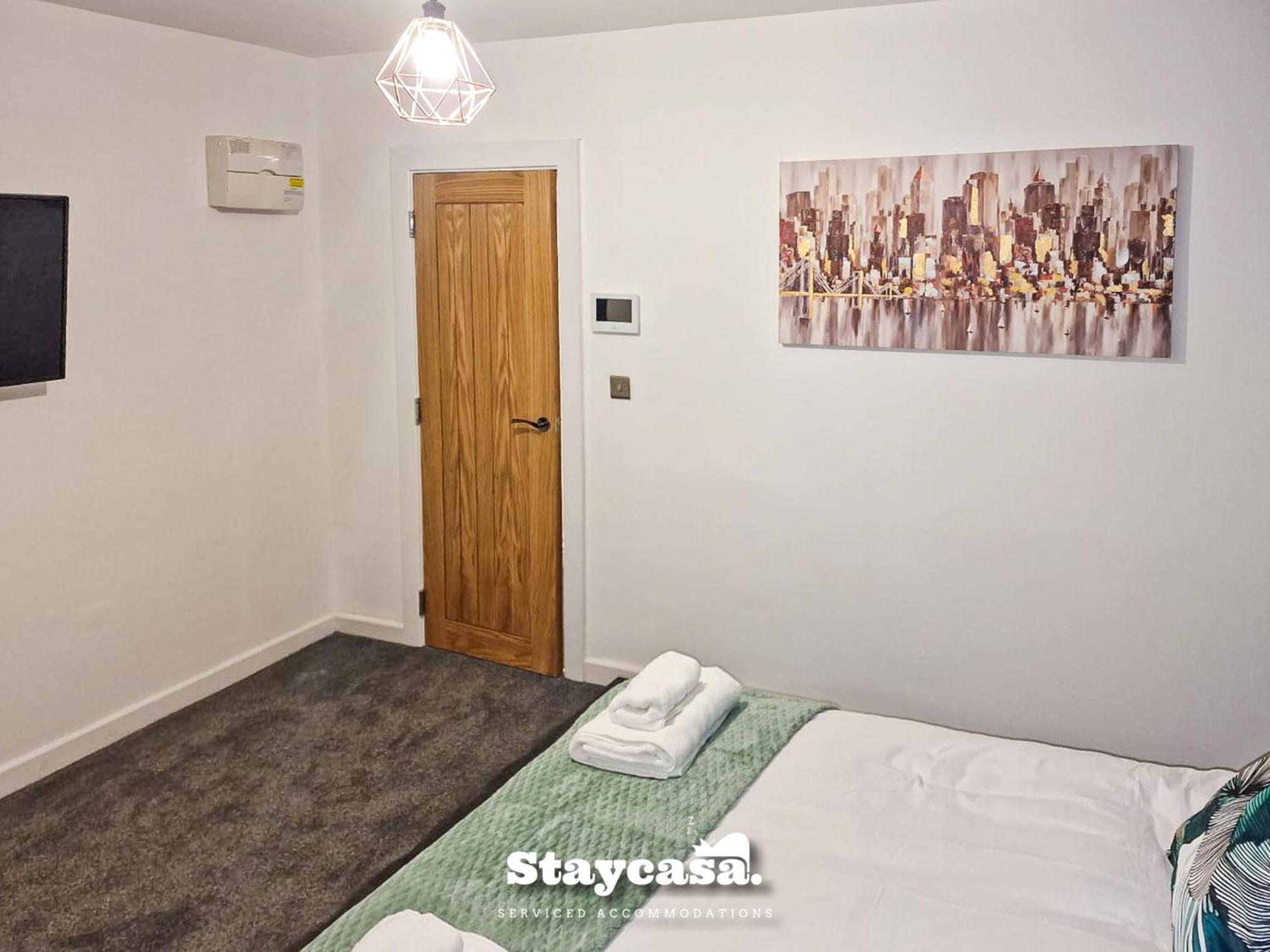 Delightful Spacious Haven With Large Driveway Vakantiehuis Manchester