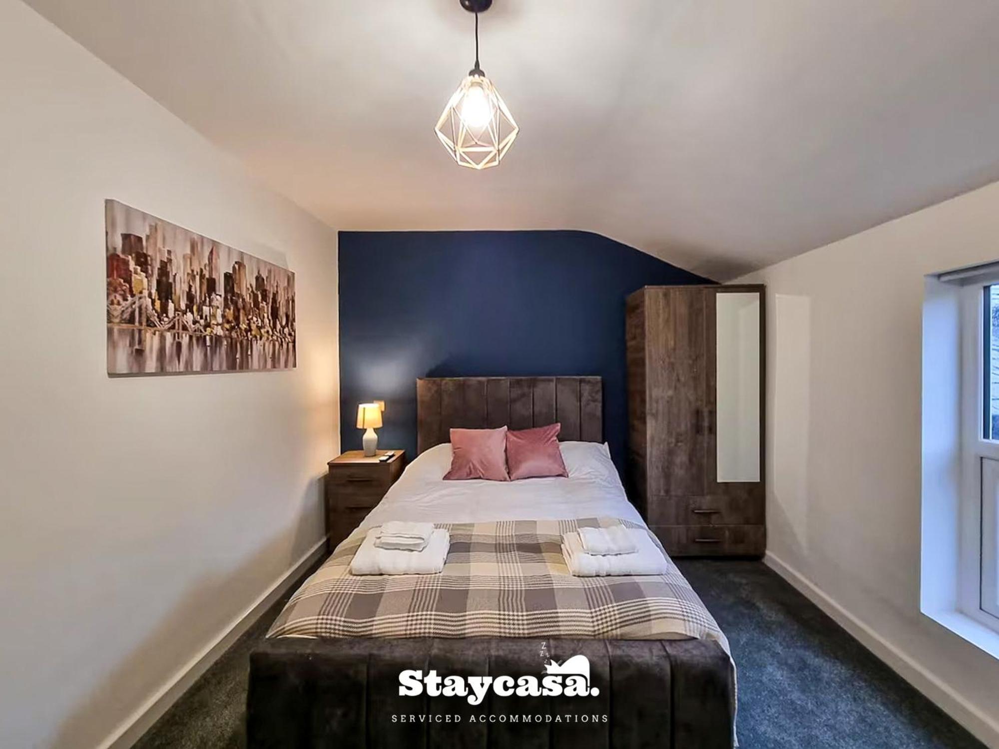 Delightful Spacious Haven With Large Driveway Manchester