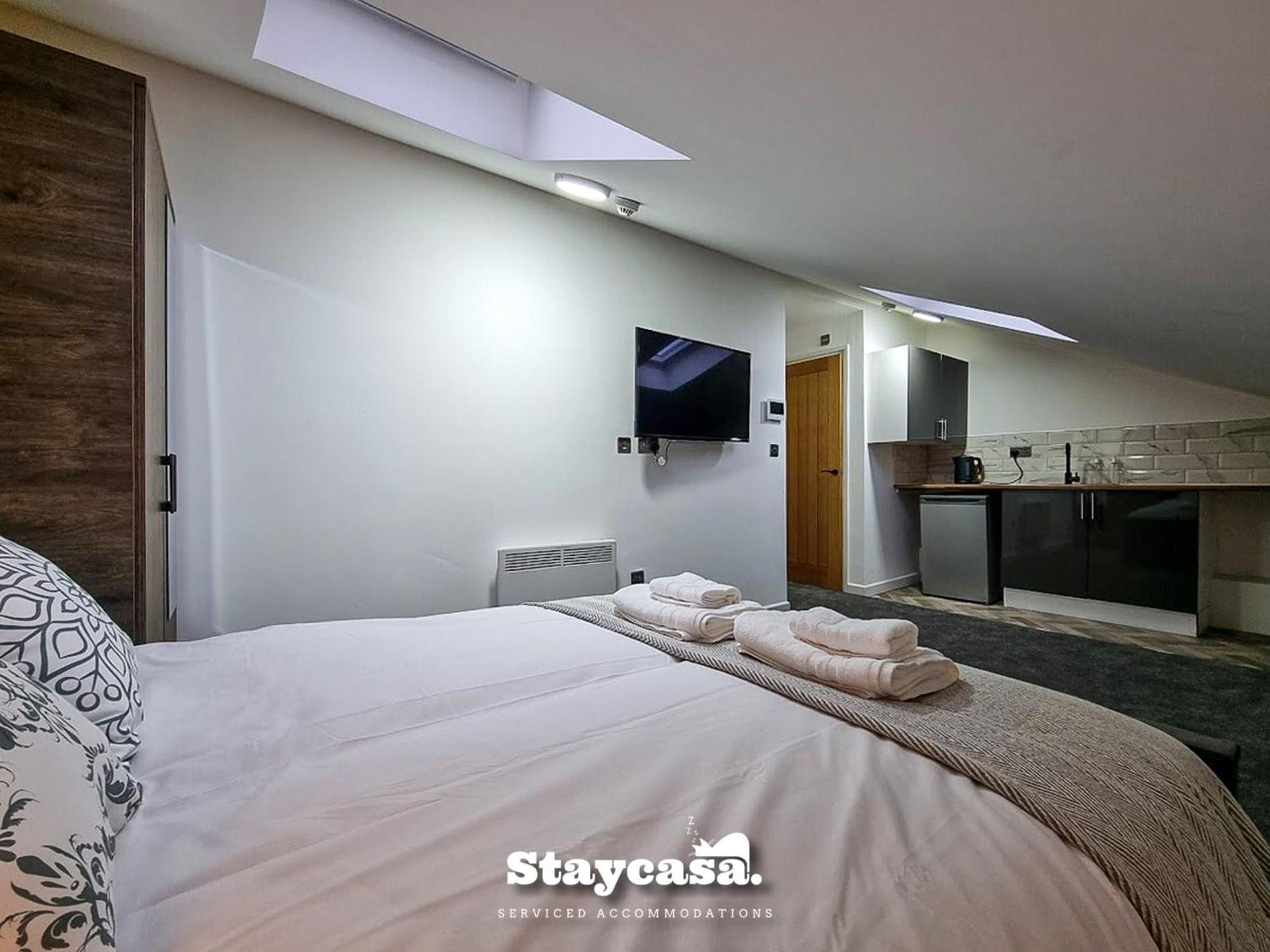 Delightful Spacious Haven With Large Driveway Manchester