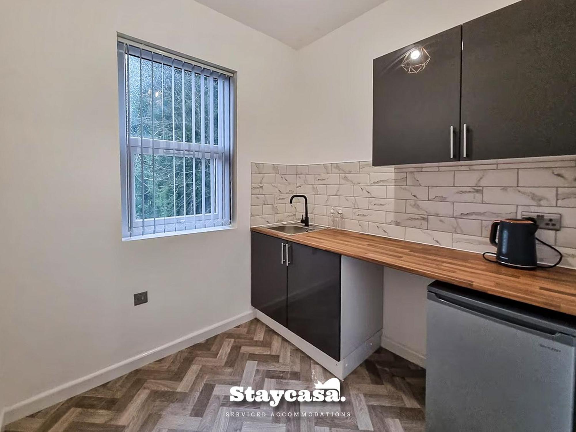 Delightful Spacious Haven With Large Driveway Vakantiehuis