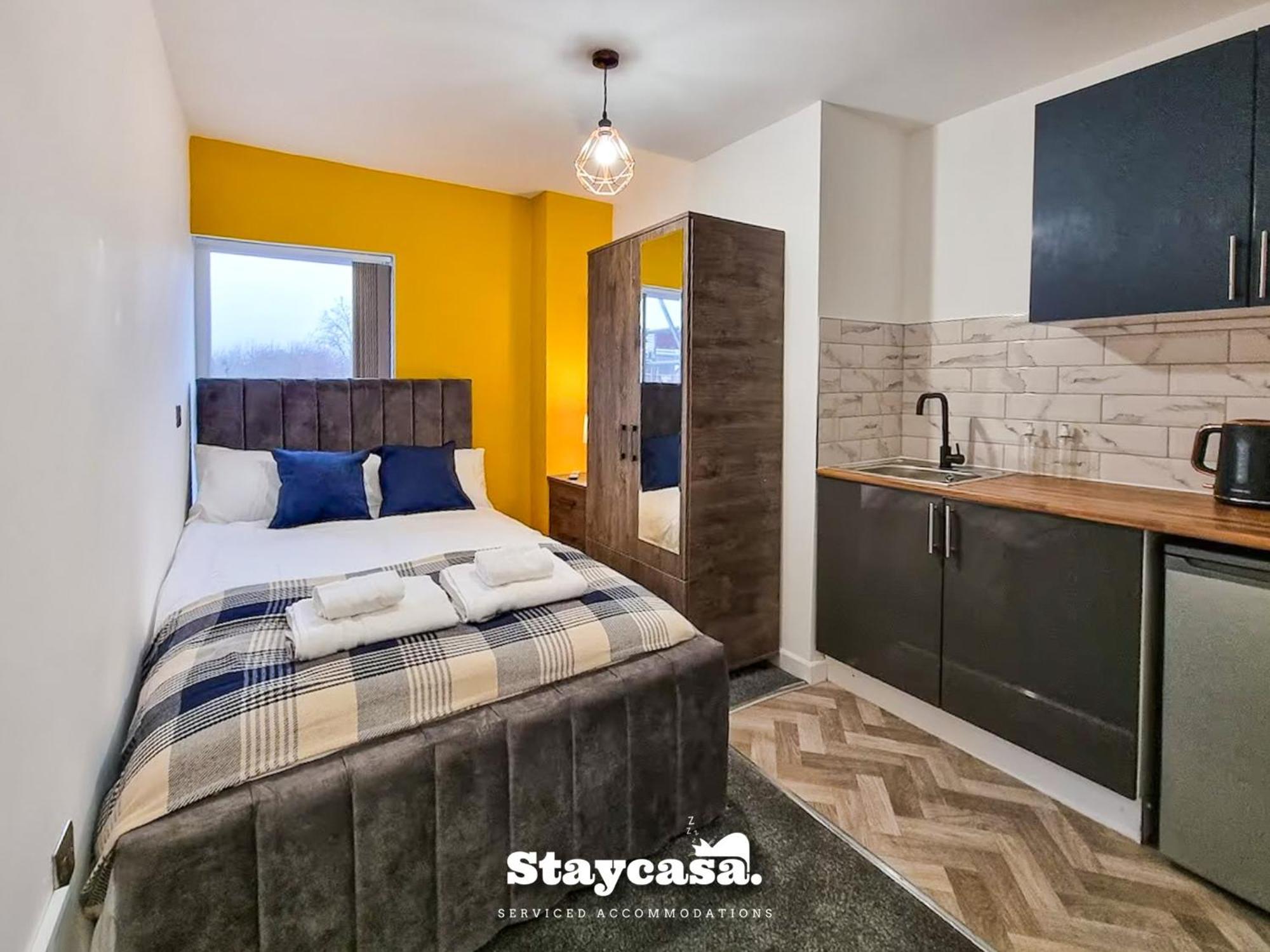 Delightful Spacious Haven With Large Driveway *
